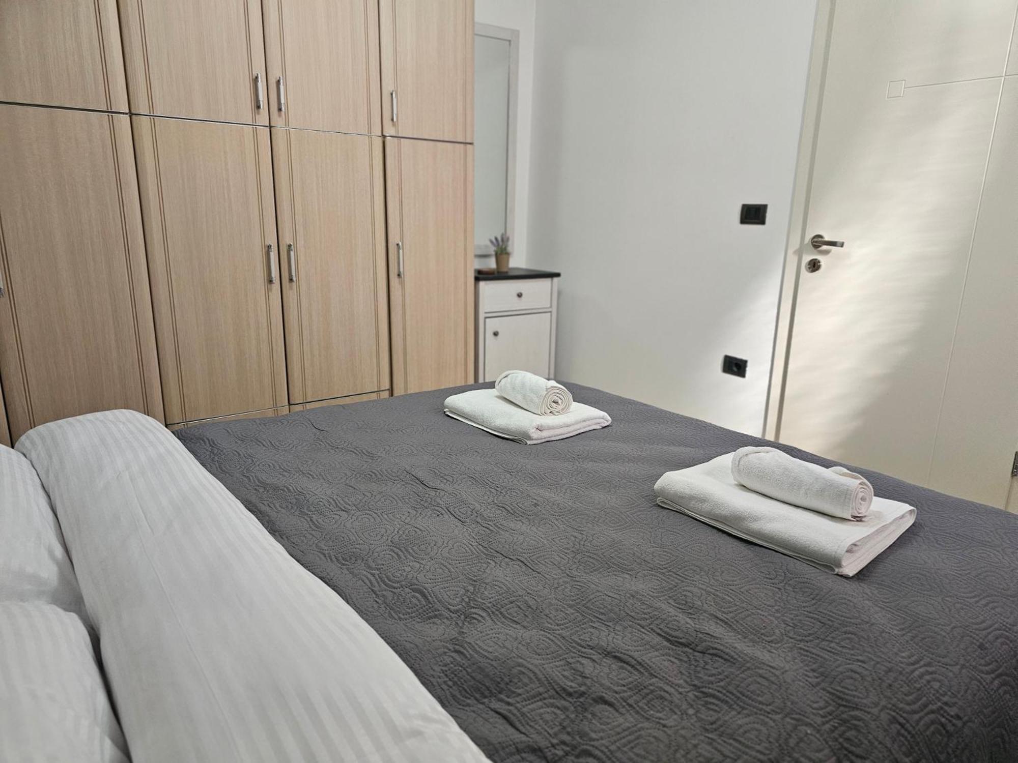 Wanderlust Tirana 2 Apartment ภายนอก รูปภาพ